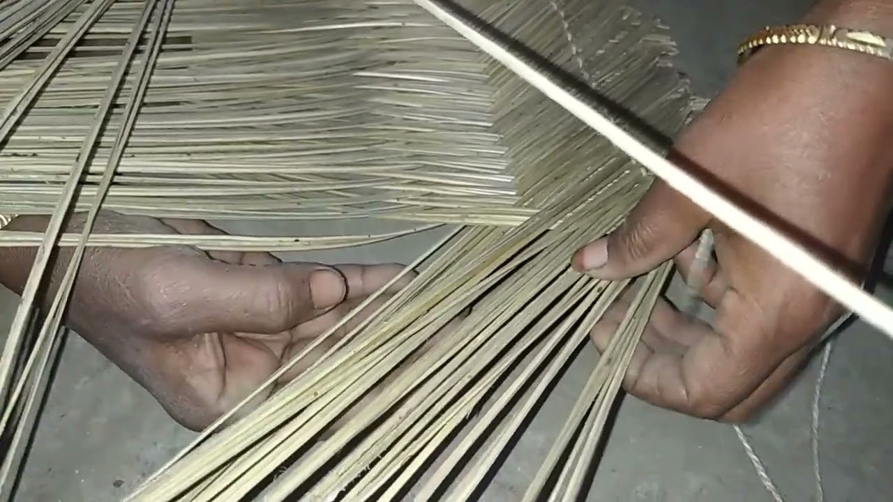 নারকেল কাঠির ঝারু তৈরী করুন || How to make coconut broom।। Sweep with coconut leaf stick, EasyLife