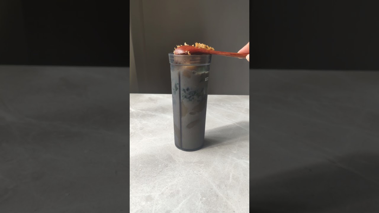 banana kale pb smoothie 