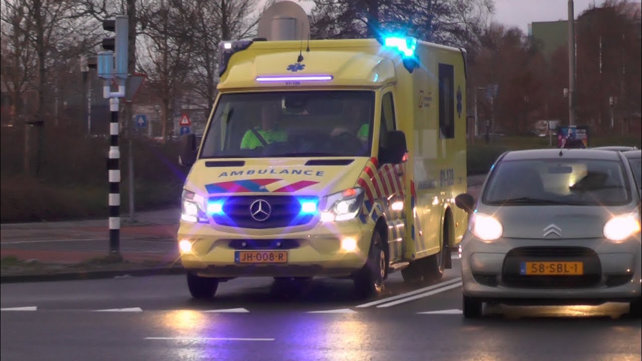 Spoedoverplaatsing, C Miesen Ambulance 01-128 Groningen naar het UMCG