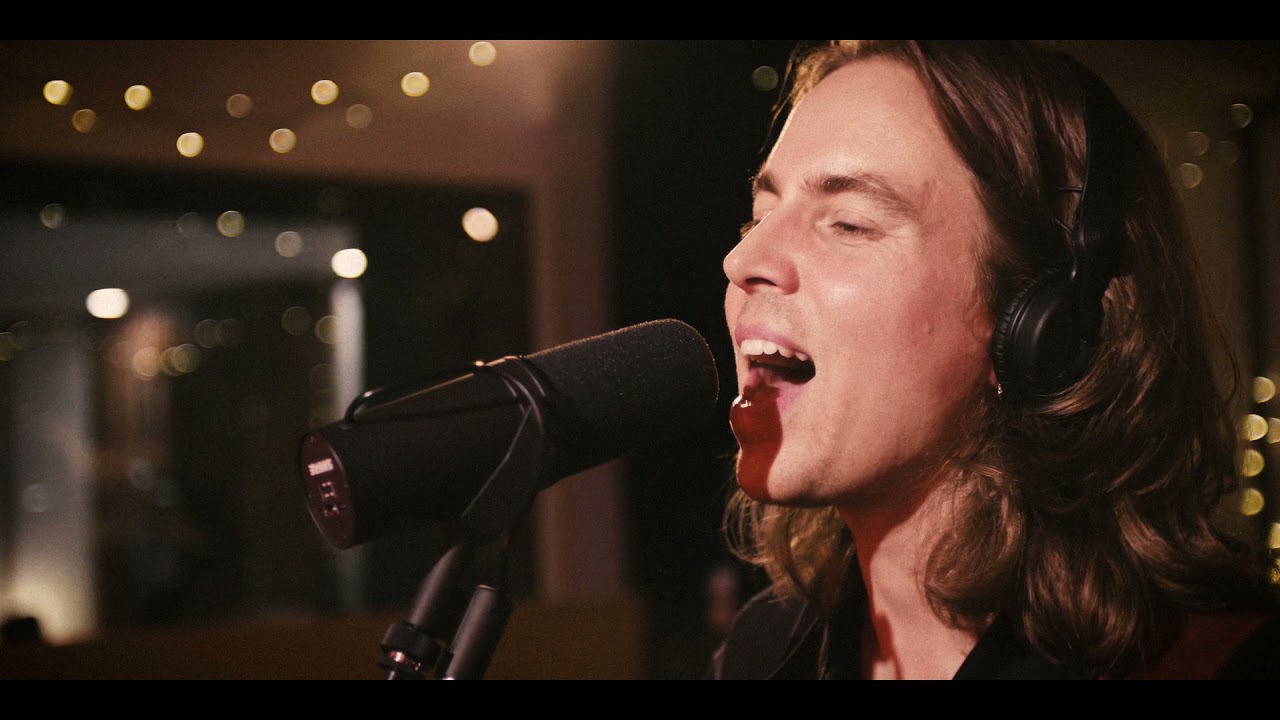 Janne Avara - Kun on nielaissut marraskuun (live @ Hollywood House Studios)