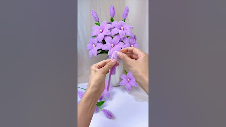 Handmade diy pipe cleaner lily flowers #diy #gift #diyflowers #diycrafts #flowercraft #flower #craft