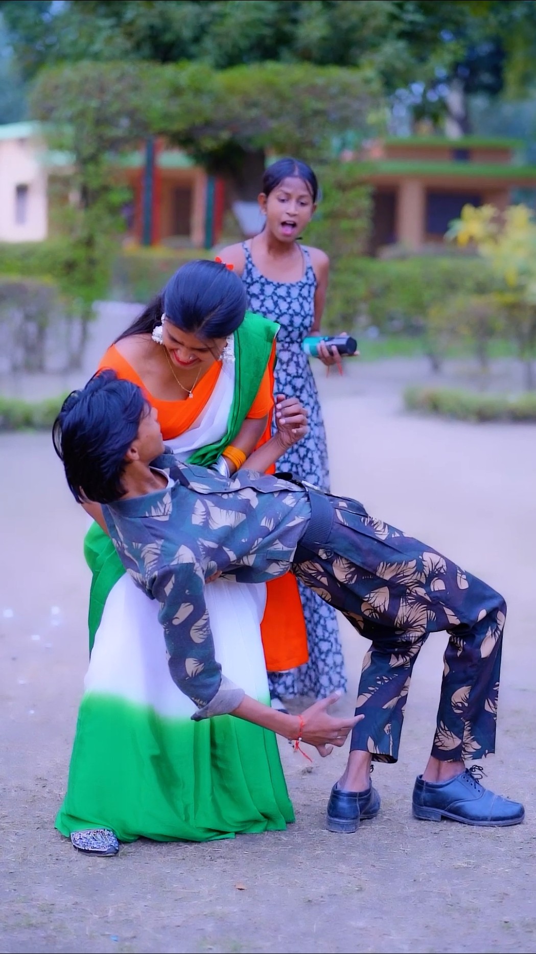 Kamariya lachke re Babu jara bachke Re