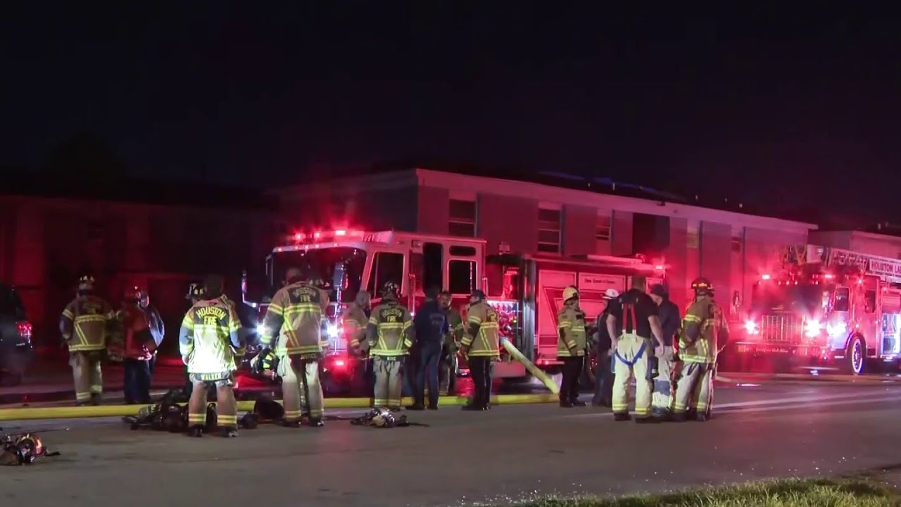 3 firefighters hurt battling large fire in Sunnyside - YouTube