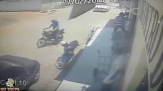 Policial Civil reage a tiros e frustra assalto em um mercado no interior da Bahia Policial Civil reage a tiros e frustra assalto em um mercado no interior da Bahia