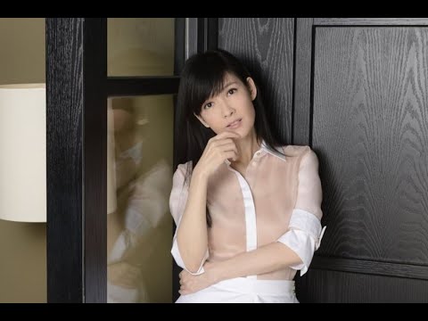 周慧敏26年前舊照曝光！小露酥胸大展絕美氣質