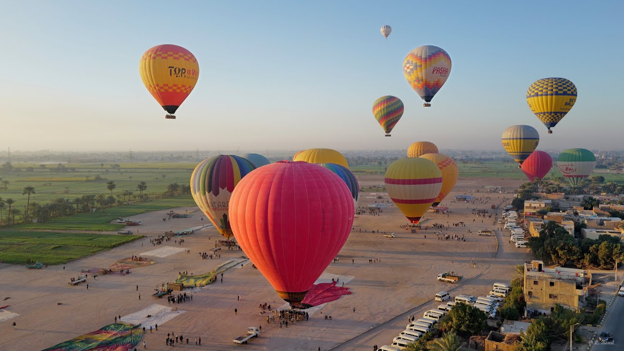 Hot Air Baloon Over The Valley Of The Kings