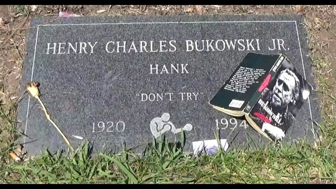 Una visita a la tumba de Charles Bukowski - De Luna