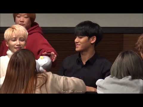 171119 SEVENTEEN CUTE MOMENTS AT DONGSEOUL FANSIGN