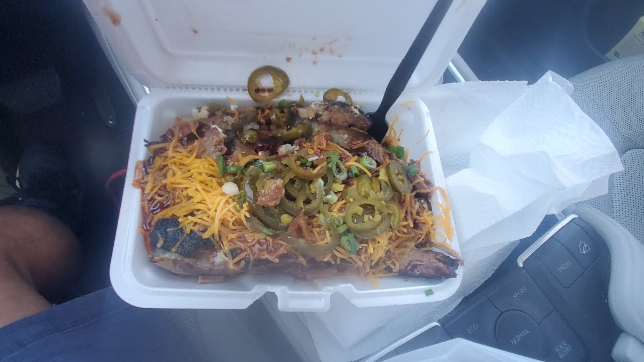 ASI ES LA  PAPA MAS GRANDE CON CARNE  EN TEXAS!!!! 