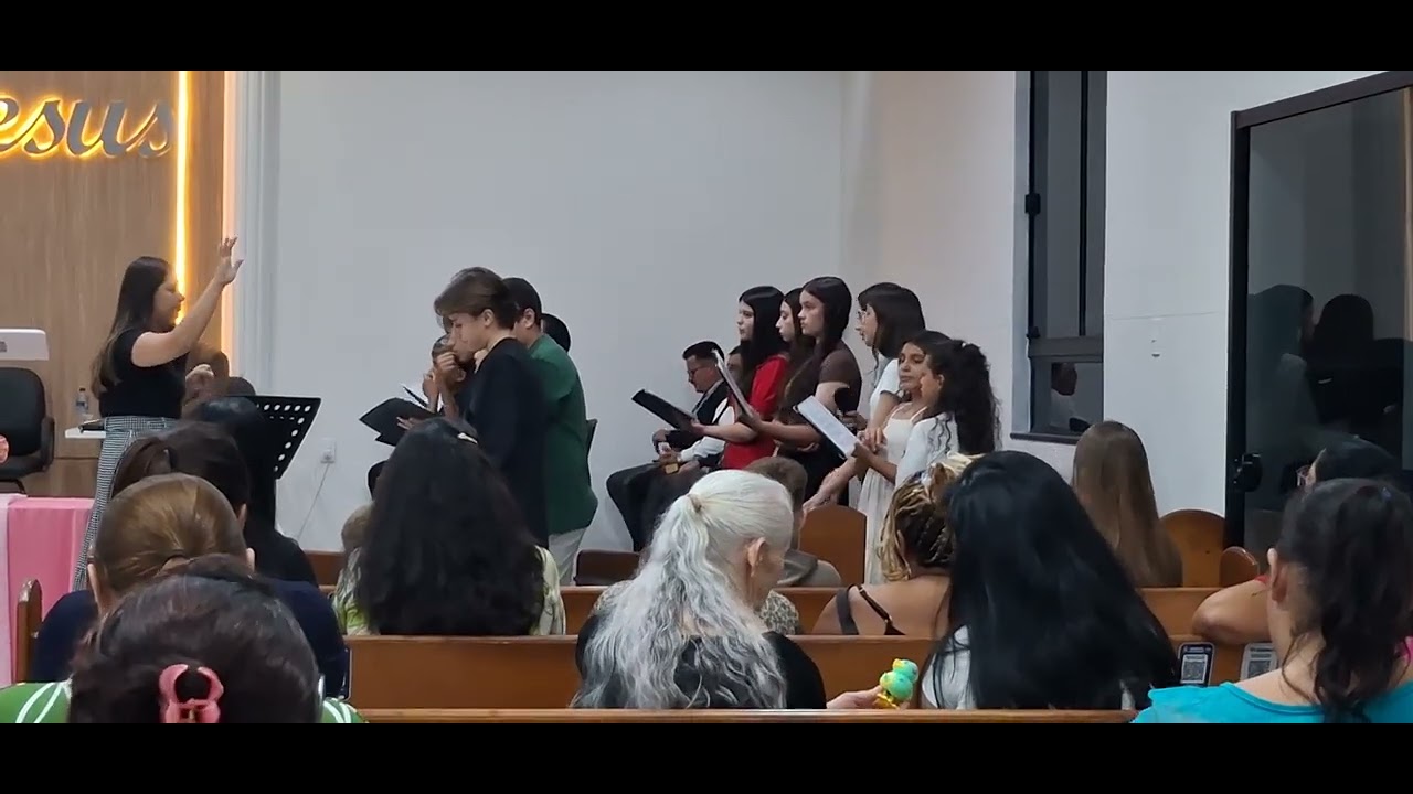 Adolescentes louvando rio bonito 