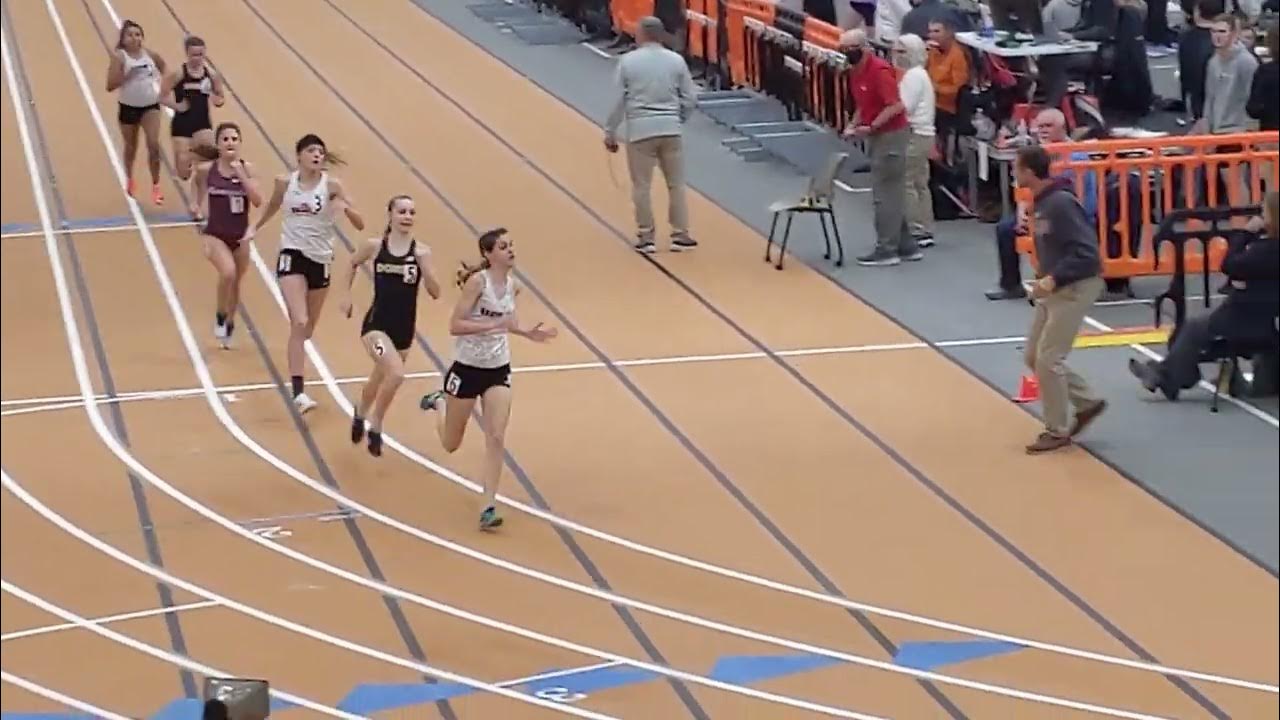 Emilee Heynen wins the 800m at the 2022 GPAC Indoor Championships YouTube