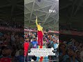 L’hommage d’un supporter de la RD du Congo à Patrice Lumumba en l’absence de Michel Kuka, absent