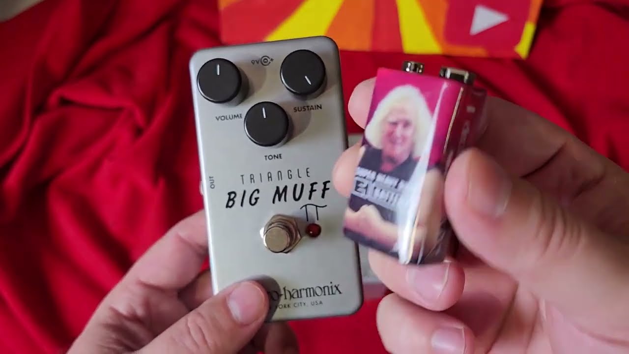 Unboxing & Deep Demo — The New Triangle Big Muff Reissue - YouTube