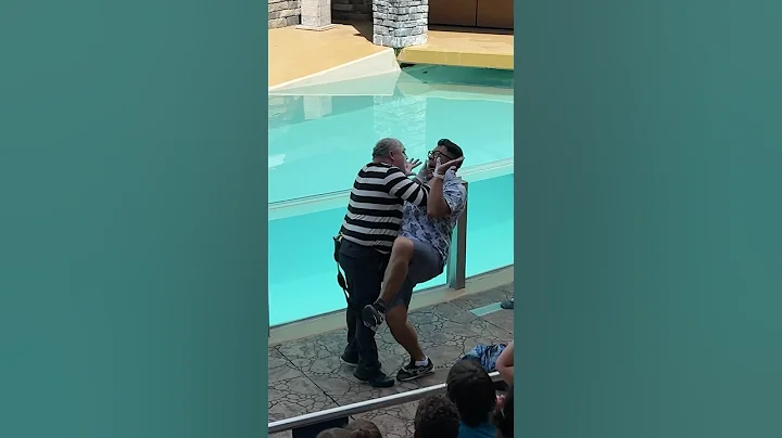 the fight ended unexpectedly tom the mime SeaWorld #seaworldmime #funny #viralvideo
