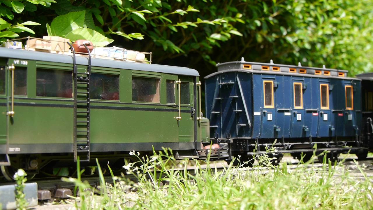 Schweineschnäuzchen (IIm) mit Oldtimerwagen