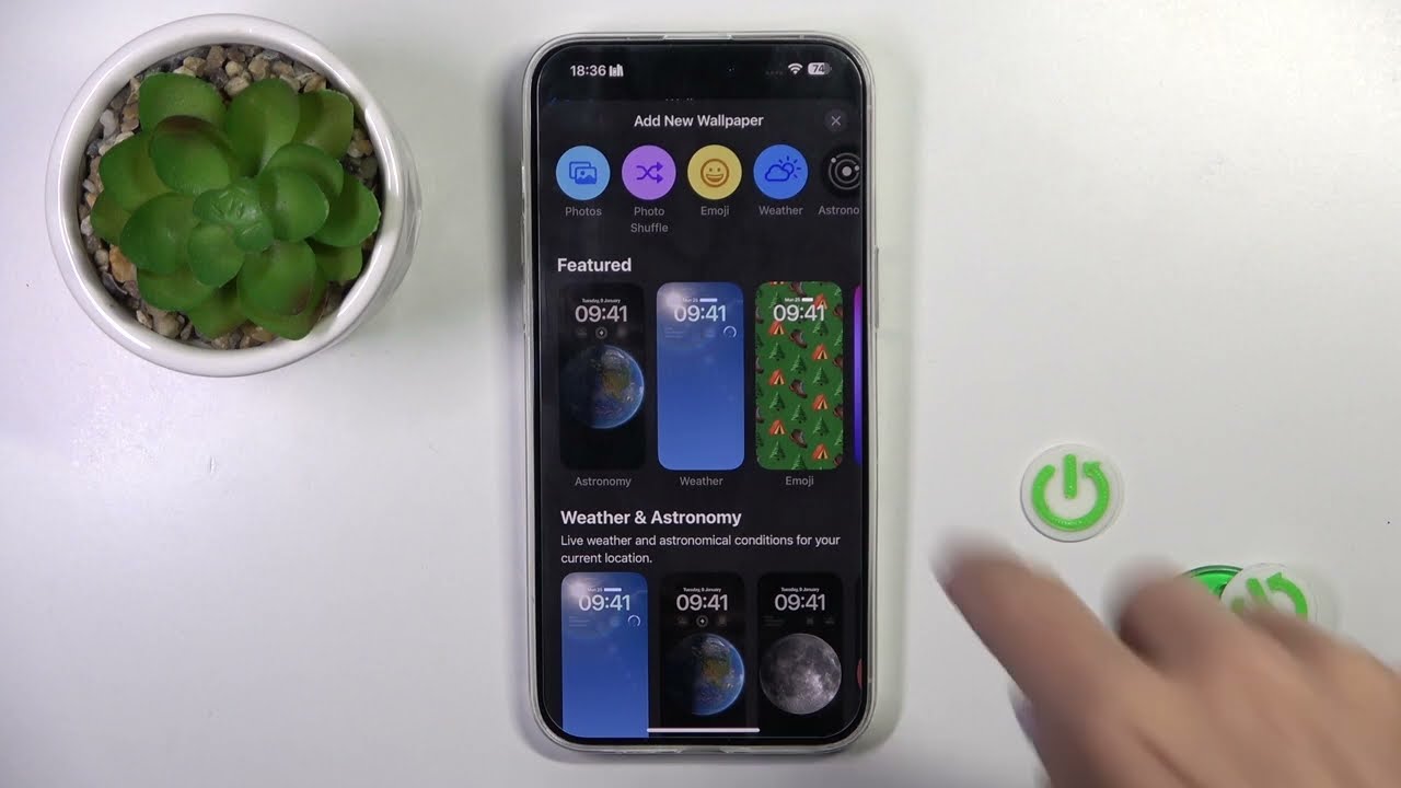 Как поменять обои на iPhone 15 Pro Max?