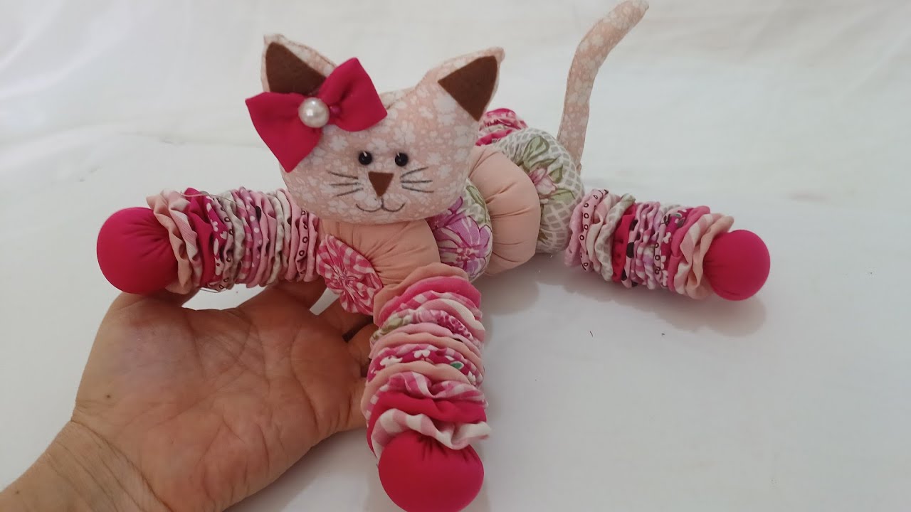 Gato  de fuxico fácil de fazer ,gato de tecido,artesanato com fuxico #diy #gatinhos #gatodefuxico