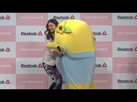 ミランダ・カー、ふなっしーとの初対面に喜び リーボック「スカイスケープ」ファッションショー