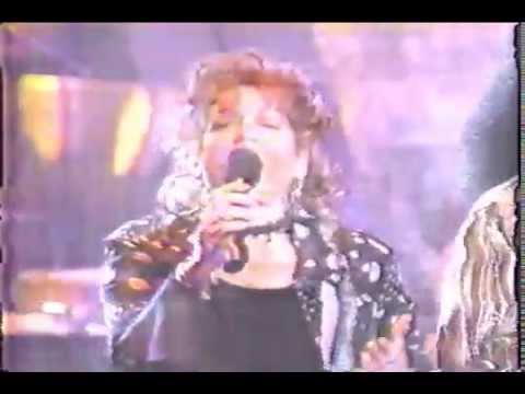 I WILL SURVIVE - GLORIA GAYNOR HOOKS IT UP W/ VICKI & THELMA