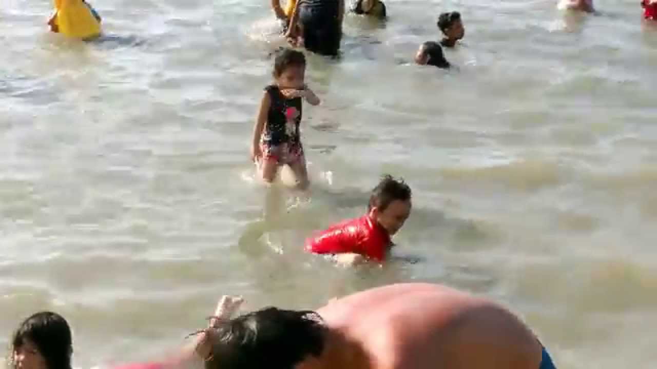 Berenang di Pantai Ancol