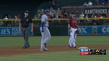 LAD@ARI: Dodgers tie game with six-run frame