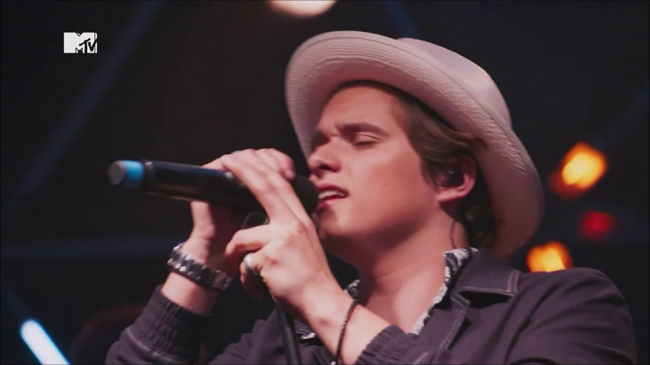 “Hands (ft. Sabrina Carpenter)” The Vamps LIVE @MTV Live Stage