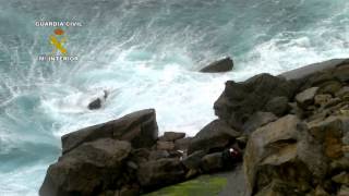 Rescate de un pescador en Cantabria, acantilados de Punta Ballota, Suances.