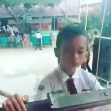 Viral anak SD joget disko