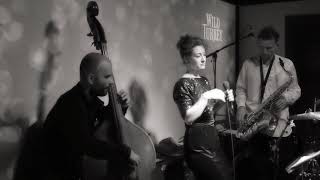 Miriam &amp; Jazz band  -  Santa baby