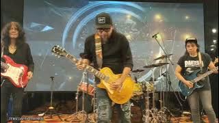 Joe Branko, Man Kidal & Eet Syahranie  3 Lagend, 3 Band, 2 Negara Di 1 Pentas K.L Towers