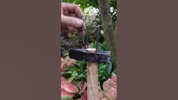 You will be surprised with this way of handling a loose hammer. #shorts