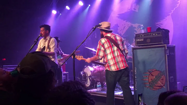 Turnpike troubadours - before the devil knows you'...