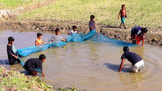 Best net fishing - Traditional net fishing in village river - Fishing by cast net