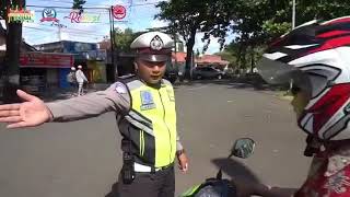 'Parodi' Rusak Motor saat ditilang POLISI