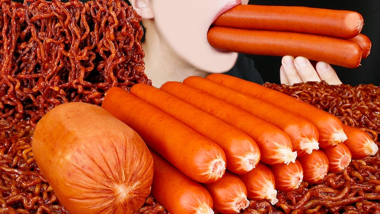 ASMR GIANT SAUSAGE BLACK BEAN NOODLES MUKBANG 대왕 킬바사 소세지 짜슐랭 짜파게티 먹방 ソーセージ チャパゲティ 咀嚼音 EATING SOUNDS