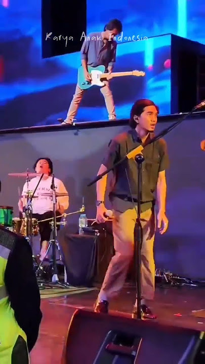 Eross, Duta, Adam dan Bounty beraksi di atas panggung #sheilaon7 #sheilagank #so7 #musik