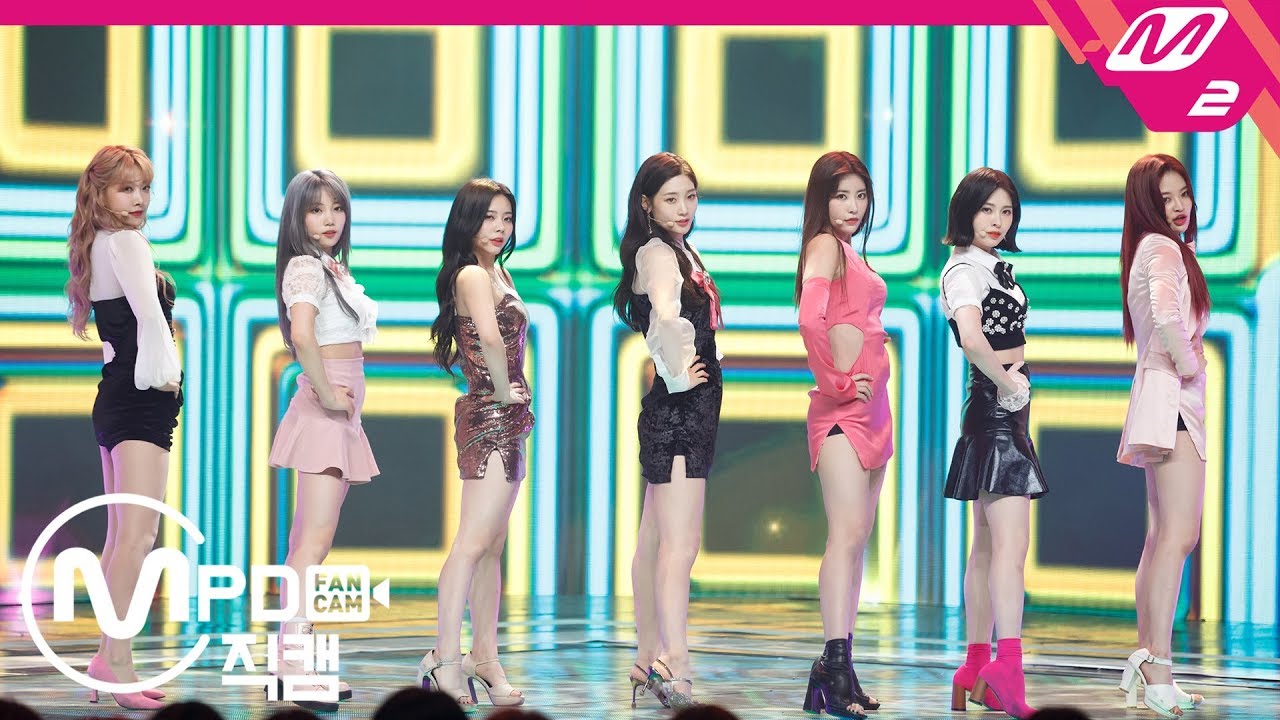 [MPD직캠] 다이아 직캠 4K '우와(WOOWA)' (DIA FanCam) | @MCOUNTDOWN_2019.4.18