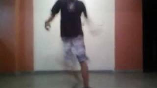 Leonardo Pikeno dançando Psy - Parte II