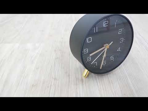 Černý budík Karlsson Lofty, o 11 cm