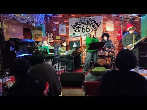 2022年12月18日クリスマス🎄ライブat NANA。中森明菜の十戒のカヴァー。🥁🎸