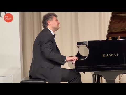 Yury Favorin plays