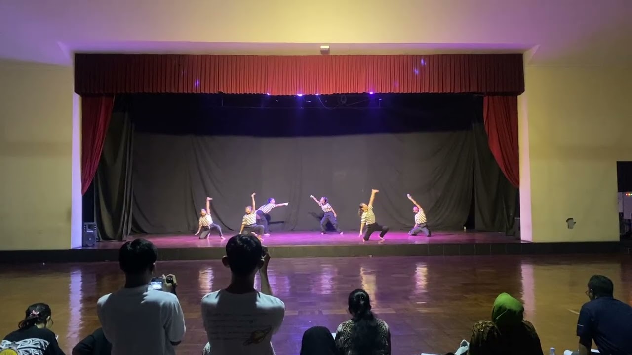 Koreografi Inisiasi Tubuh Gwn’Dg 