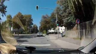 kleines Highlight: BMW Fahrerin mit Notbremsung!!!
In Eching wollte aus der Schillerstraße kommend ein Kleinkraftradfahrer auf die Paul-Käsmaier-Straße fahren und hat dabei den Verkehr nicht beachtet.
Gut, dass die Frau am Steuer des getarnten BMW schnell reagiert hat.
Das hätte beeeeeeeees enden können! kleines Highlight: BMW Fahrerin mit Notbremsung!!!