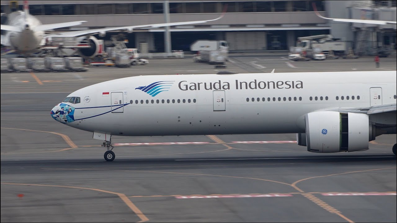 Garuda Indonesia Ayo Pakai Masker Livery Boeing 777-300ER PK-GIJ