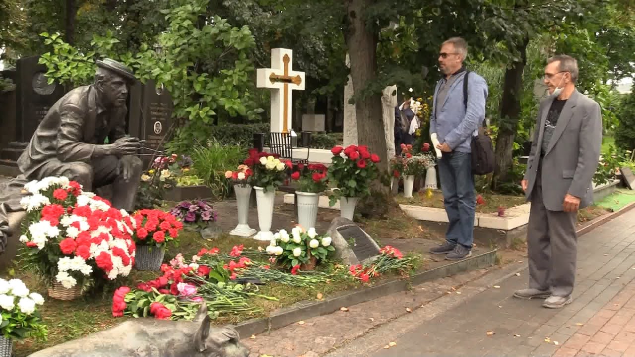 Никулин похоронен. Могила Никулина на Новодевичьем.