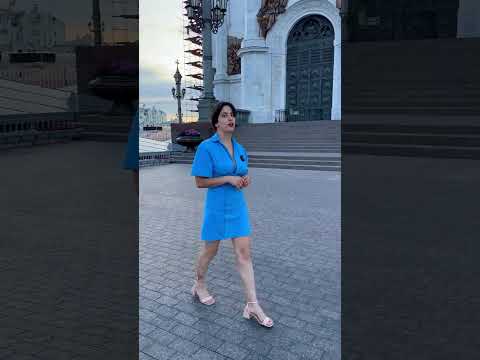 София, а где платье в пол? Голова почему не покрыта?💁🏻♂️ #izmetro #изметро