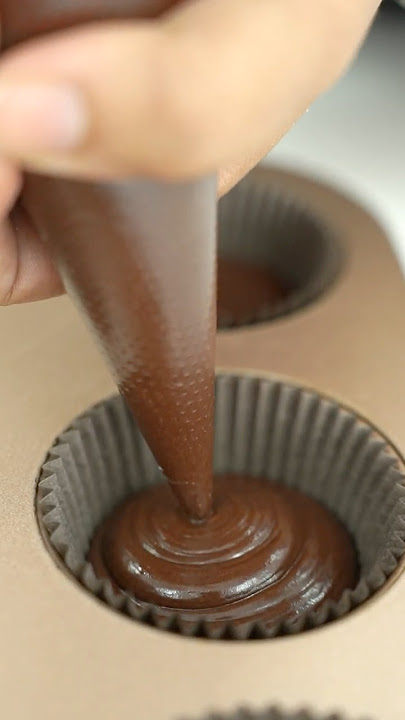 Crack-Free Cupcake Guide   No-Stick Liner Hack!