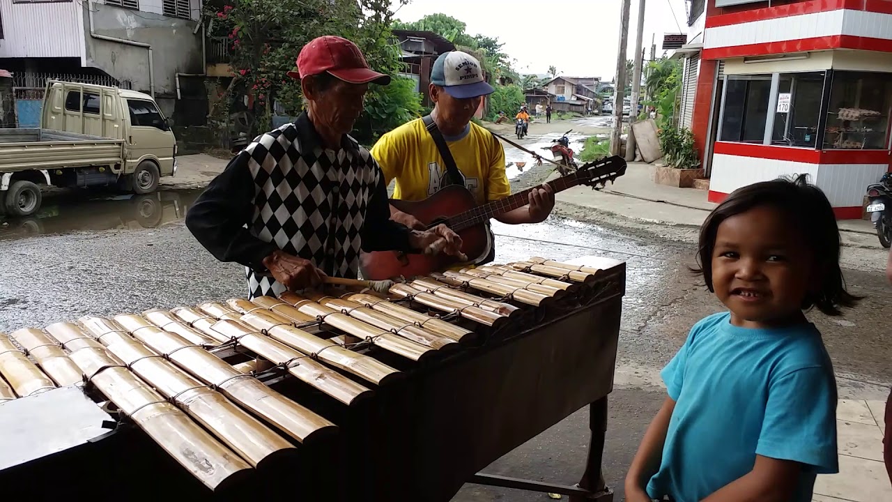 IBA ANG PINOY AMAZING FILIPINO ARTIST (CHRISTMAS CAROLING )HOMEMADE BAMBOO XYLOPHONE YouTube