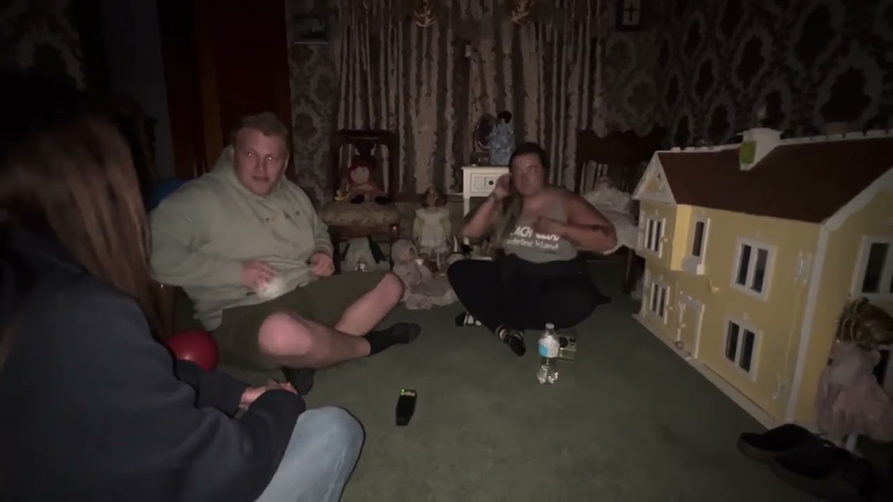 Boyd House 5: Cat balls and Yellow bows