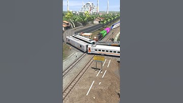 Kereta Api Cepat Tabrak Antrian Persilangan 4 Kereta Api #railtrack #train #railroad #railway